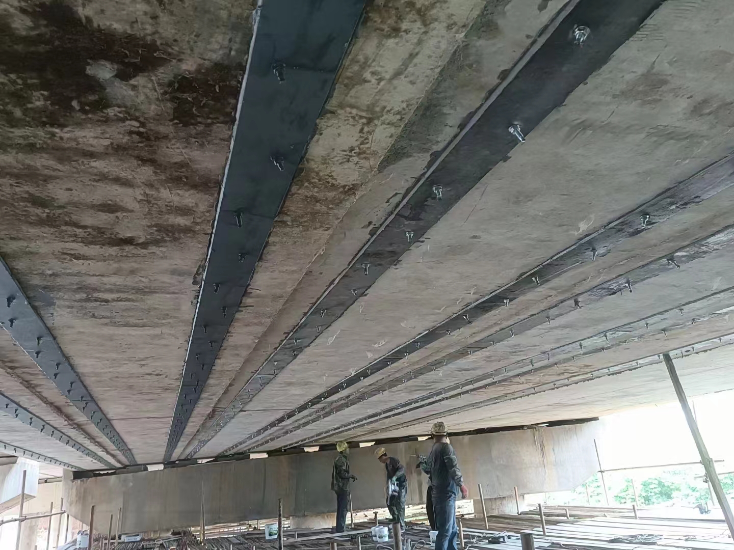 湖州桥梁加固——粘贴钢板加固法
